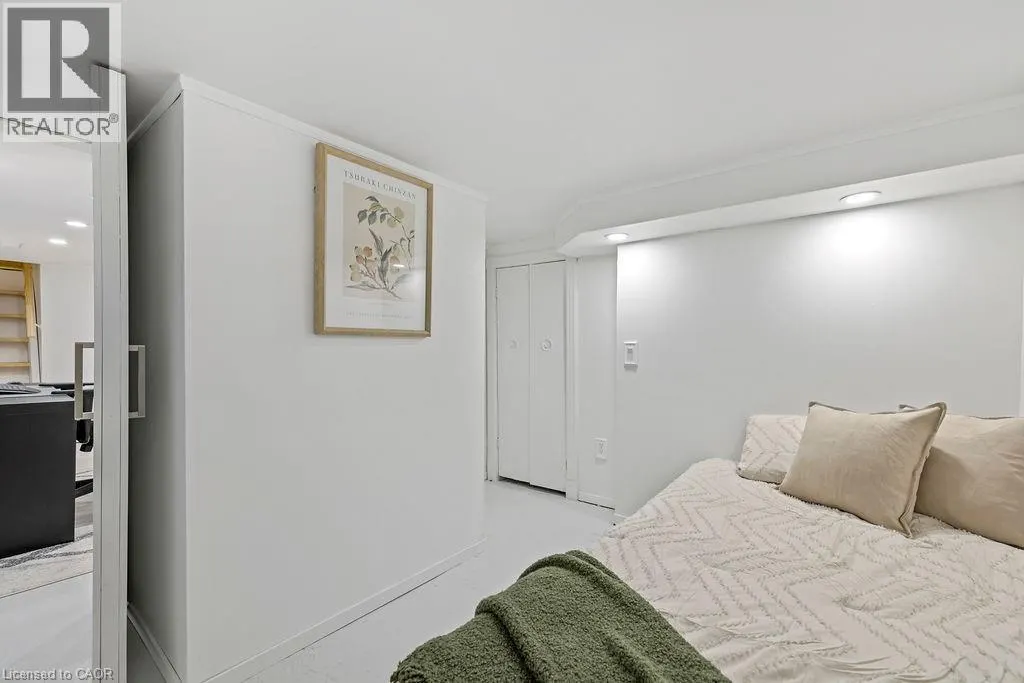 2 1/2 EAST 23RD Street