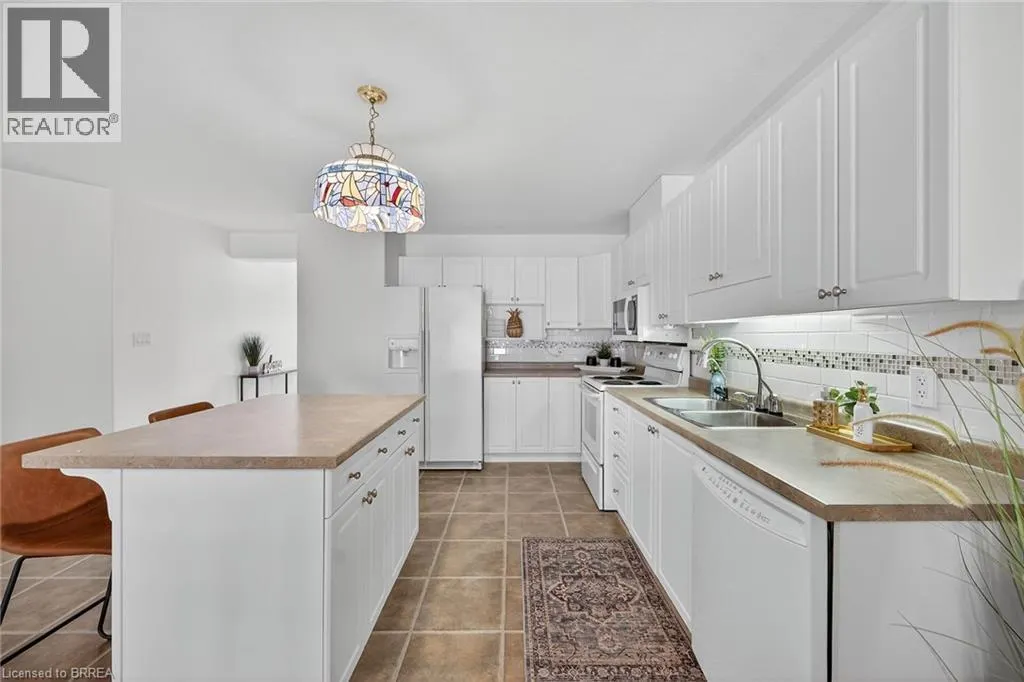 385 PARK Road N Unit# 4, #4