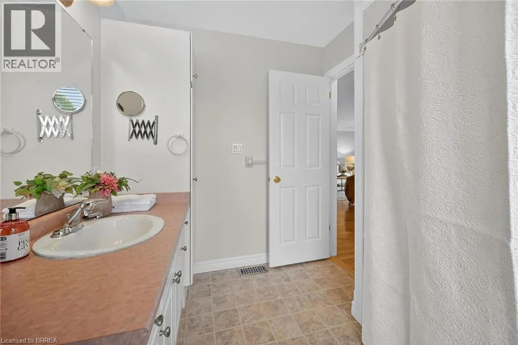 385 PARK Road N Unit# 4, #4