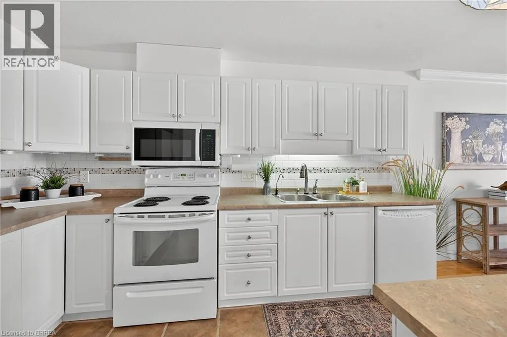 385 PARK Road N Unit# 4, #4