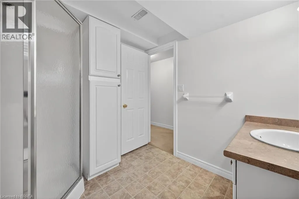 385 PARK Road N Unit# 4, #4