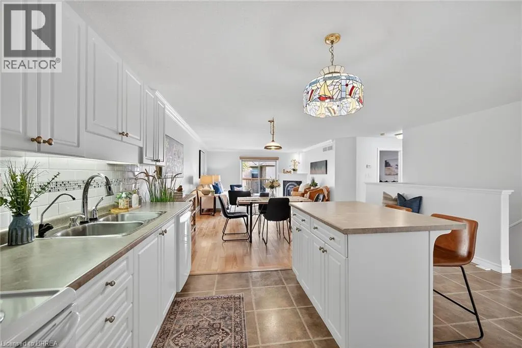 385 PARK Road N Unit# 4, #4