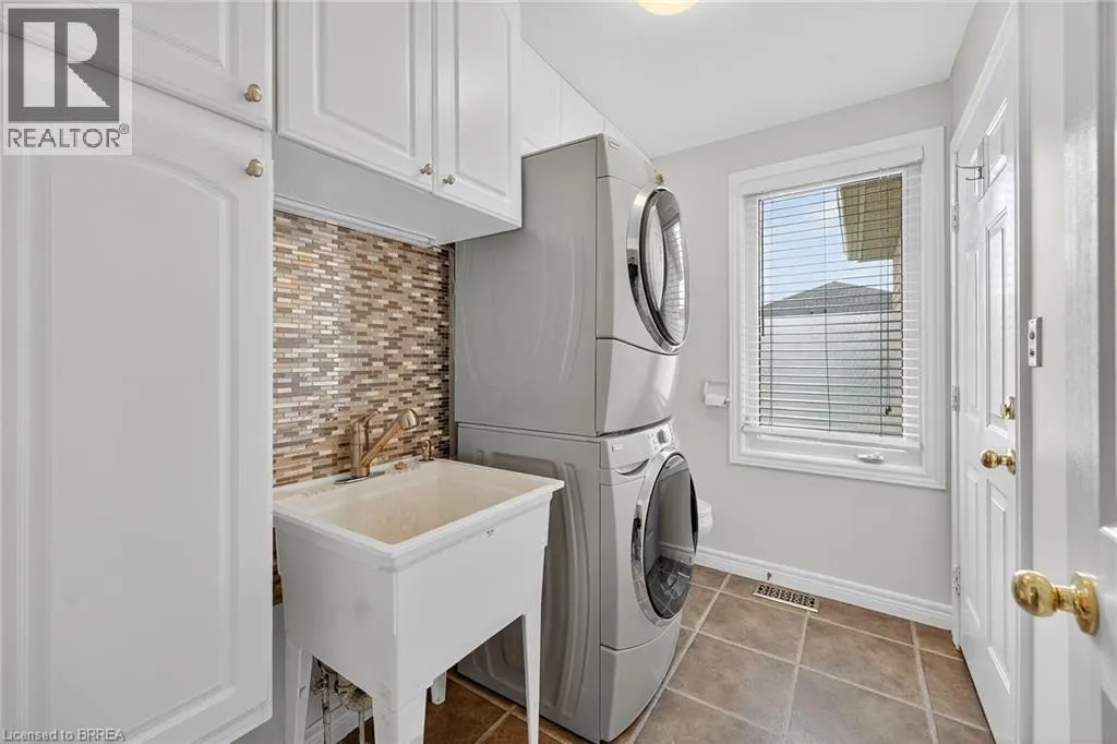 385 PARK Road N Unit# 4, #4