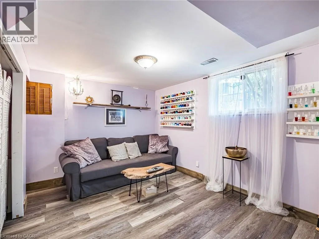 637 ARTREVA Crescent