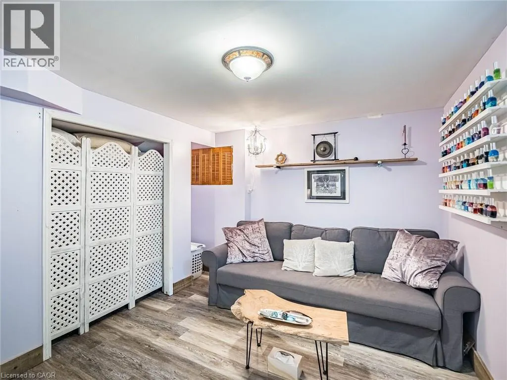 637 ARTREVA Crescent