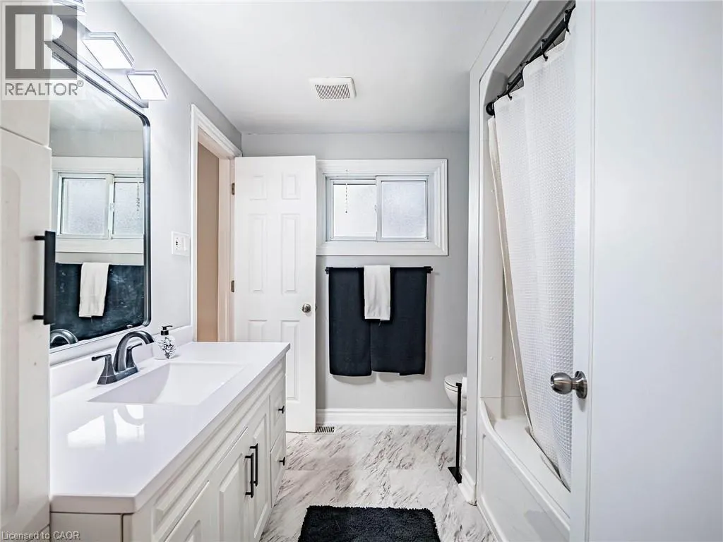 637 ARTREVA Crescent