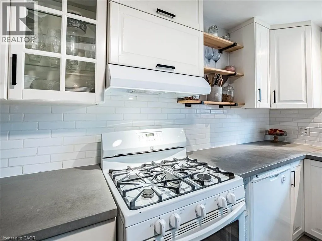 637 ARTREVA Crescent