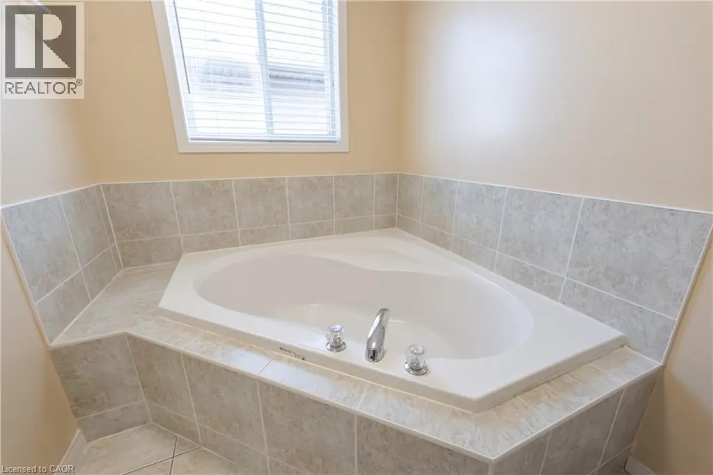 263 HEPBURN Crescent