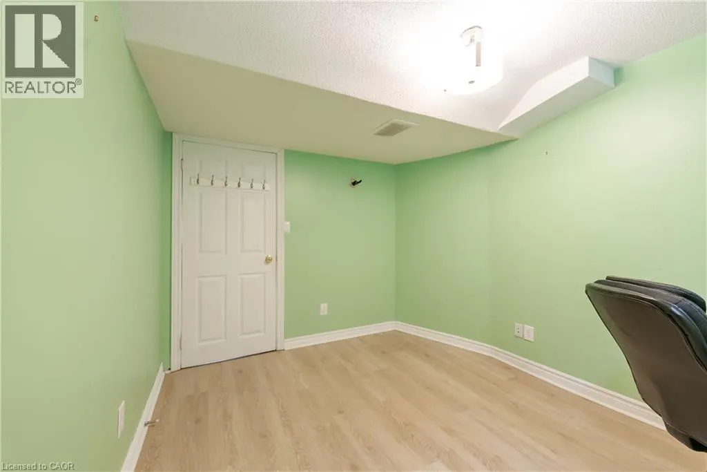 263 HEPBURN Crescent