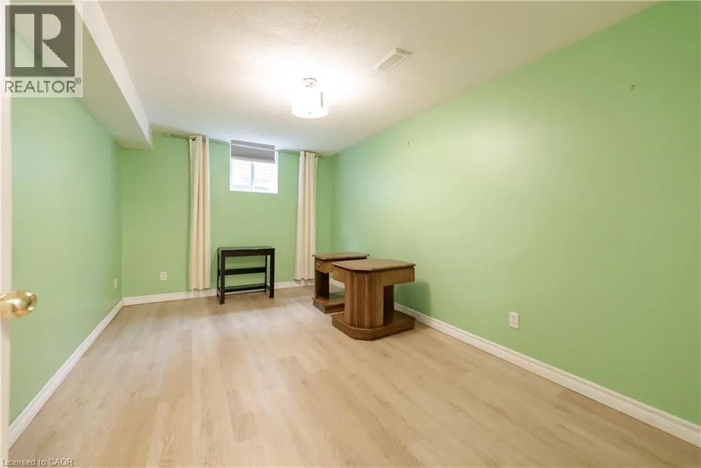 263 HEPBURN Crescent