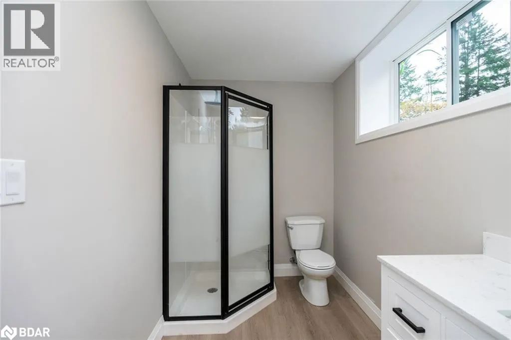 16 HILLVIEW Crescent