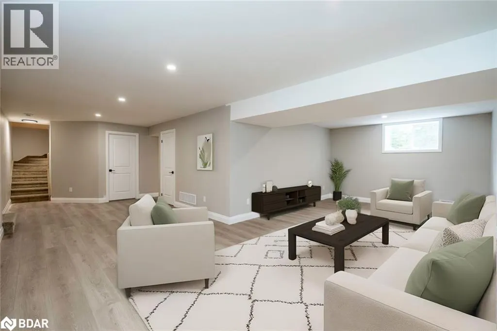 16 HILLVIEW Crescent