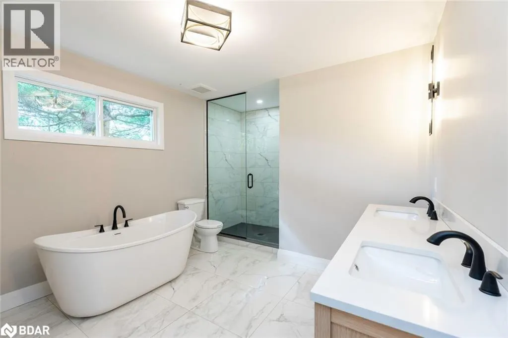 16 HILLVIEW Crescent