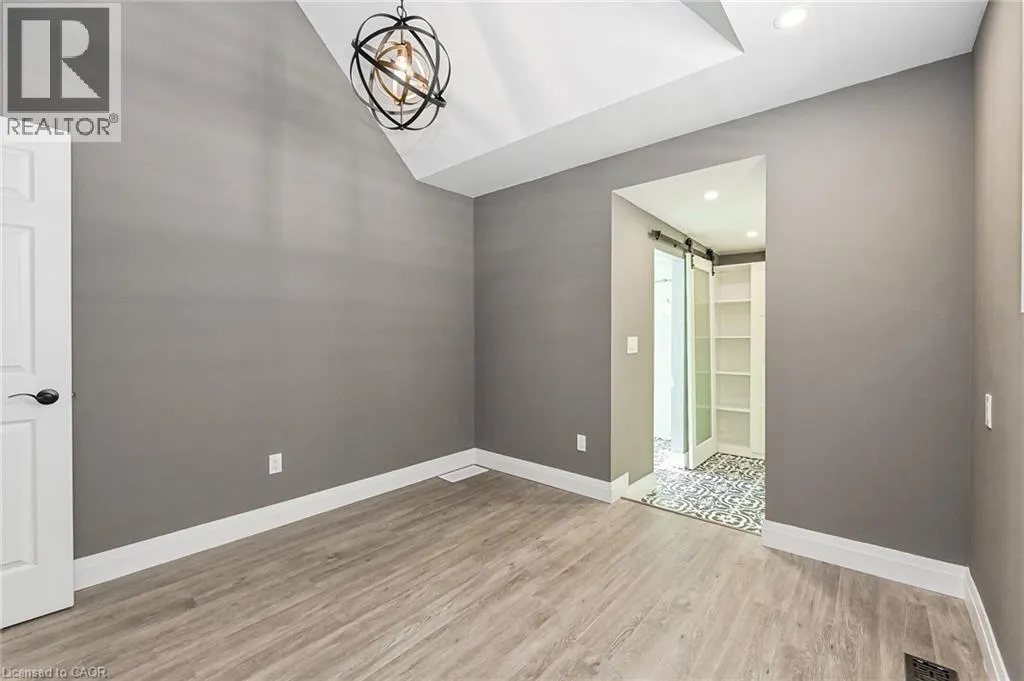 95 HOUGHTON Avenue N