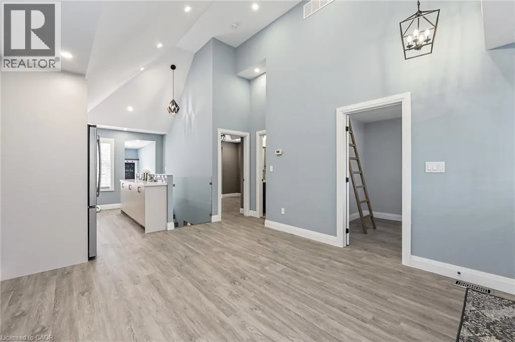 95 HOUGHTON Avenue N