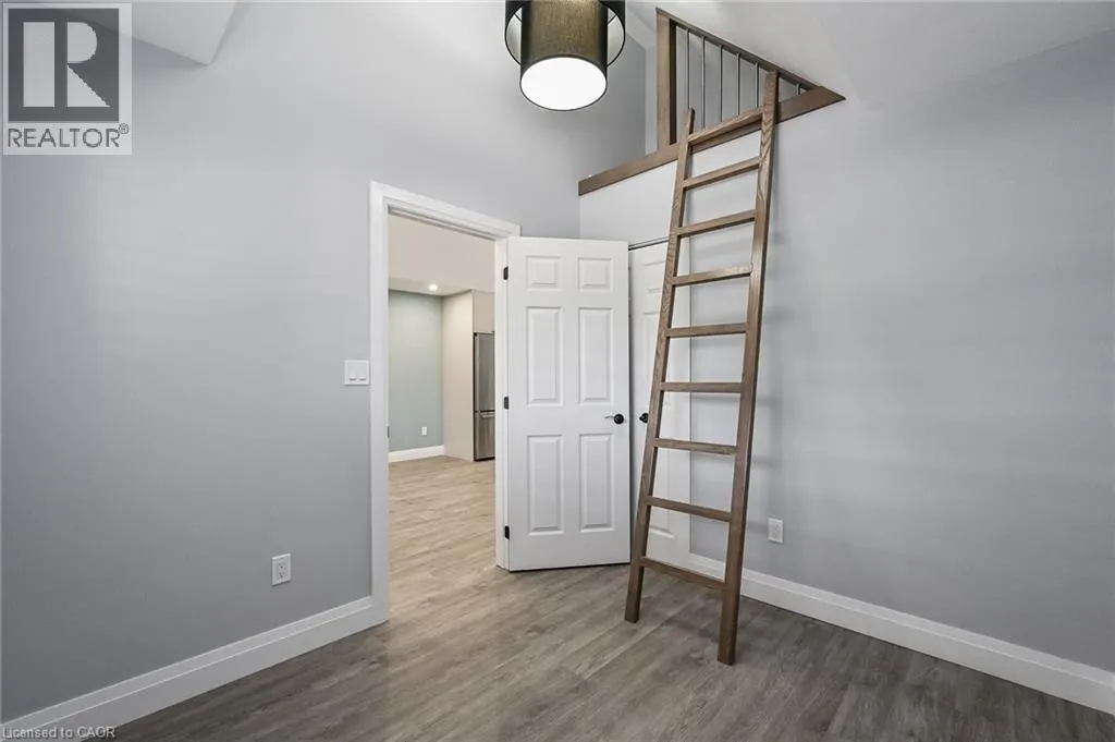 95 HOUGHTON Avenue N