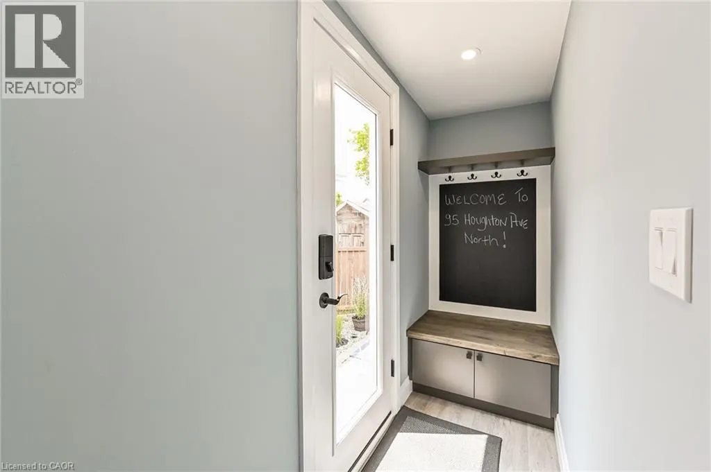 95 HOUGHTON Avenue N