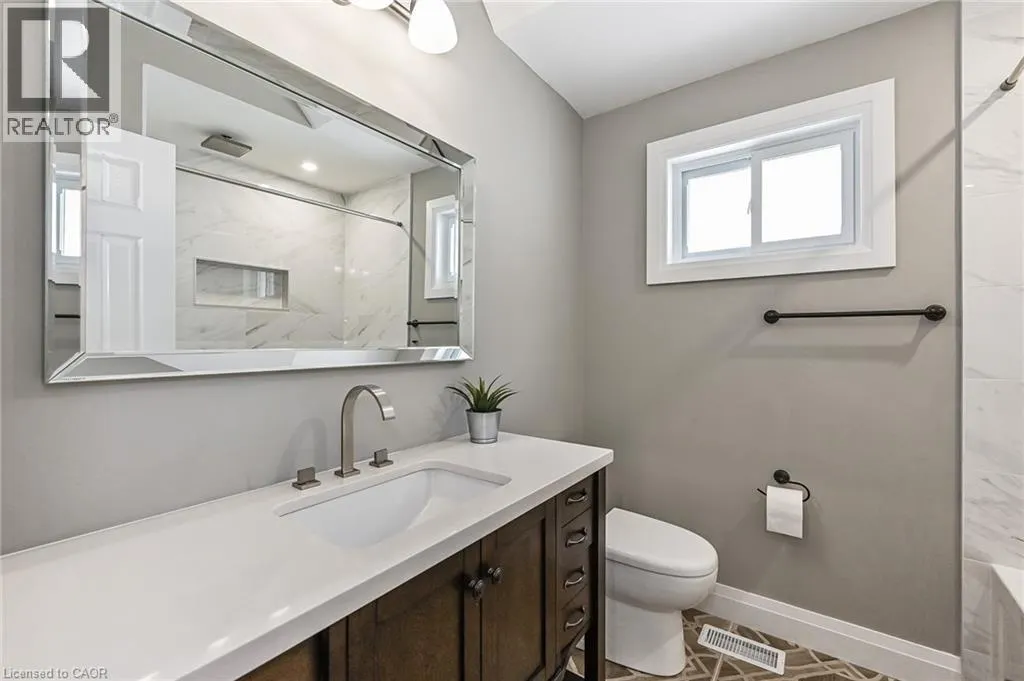 95 HOUGHTON Avenue N