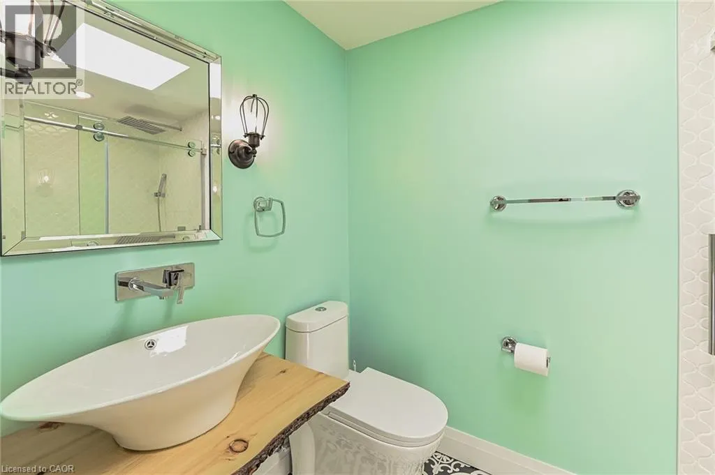 95 HOUGHTON Avenue N