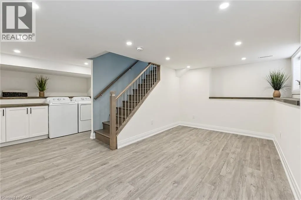 95 HOUGHTON Avenue N