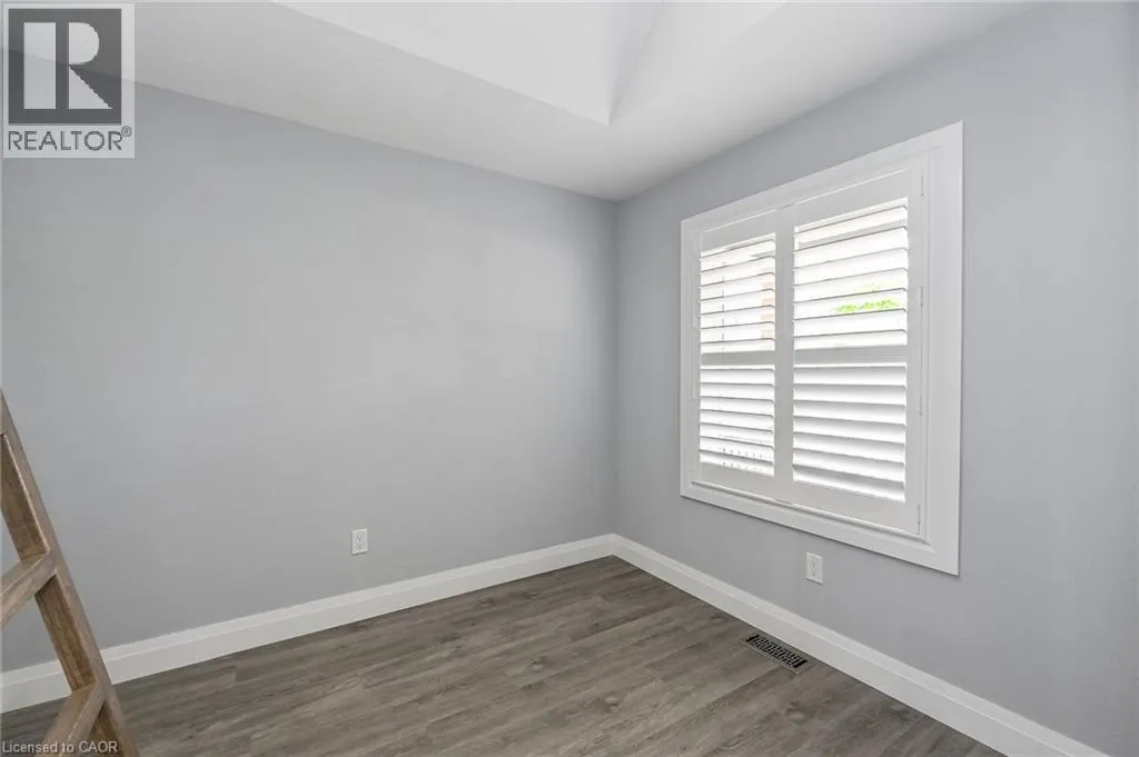 95 HOUGHTON Avenue N