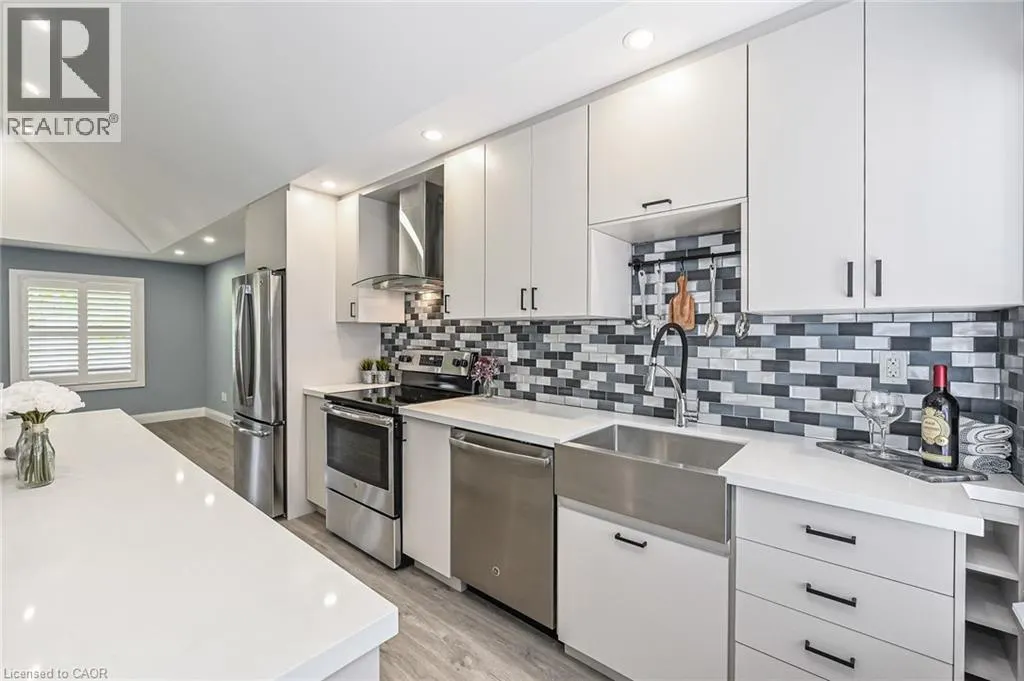 95 HOUGHTON Avenue N