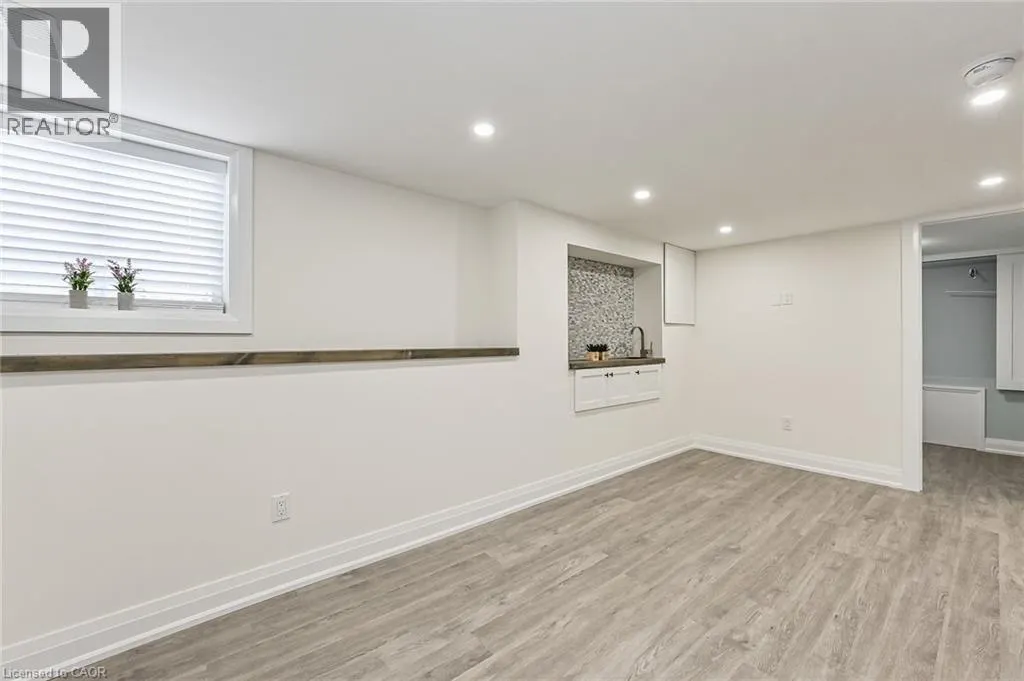 95 HOUGHTON Avenue N