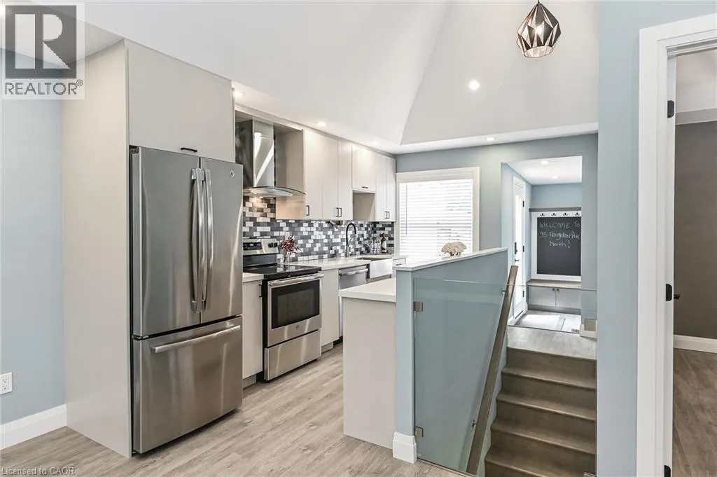 95 HOUGHTON Avenue N