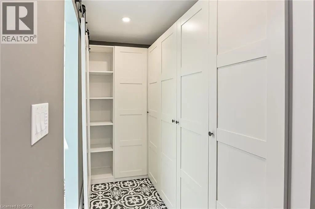 95 HOUGHTON Avenue N