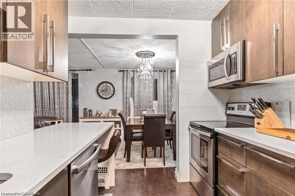 6 WALTON Avenue Unit# 310, #310