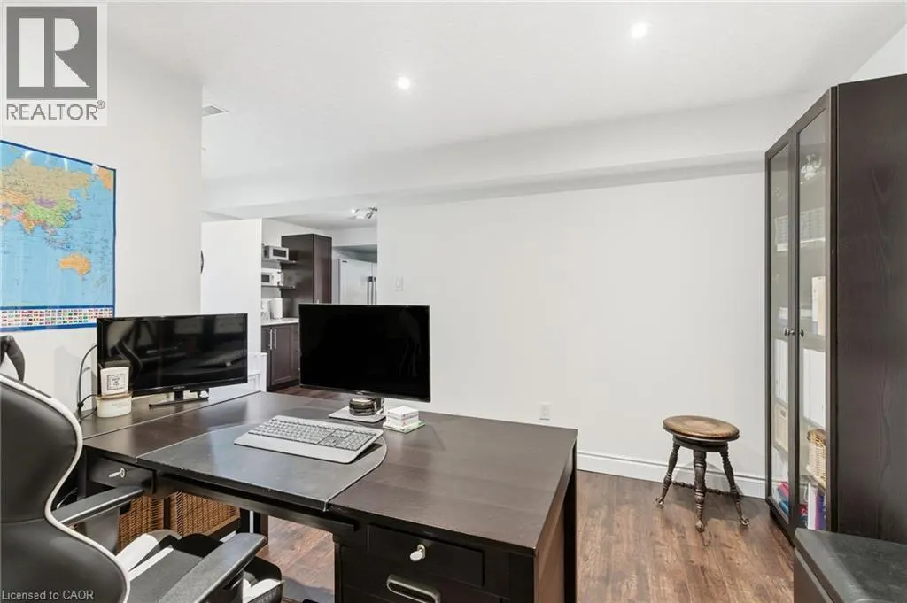 32 HINRICHS Crescent