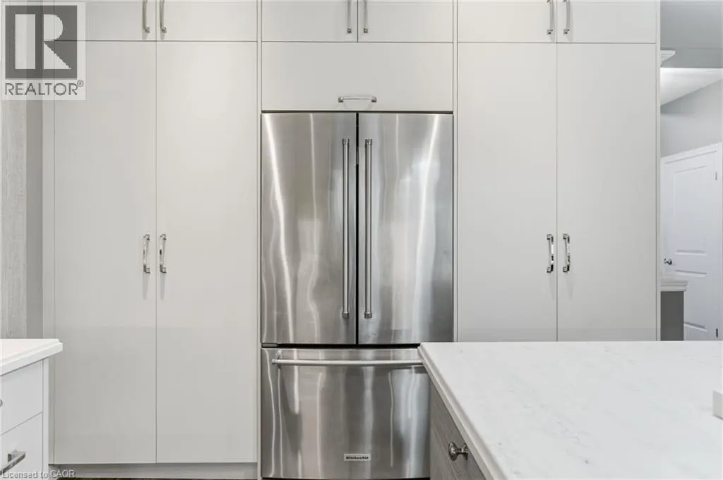 32 HINRICHS Crescent