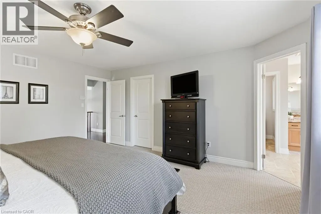 32 HINRICHS Crescent