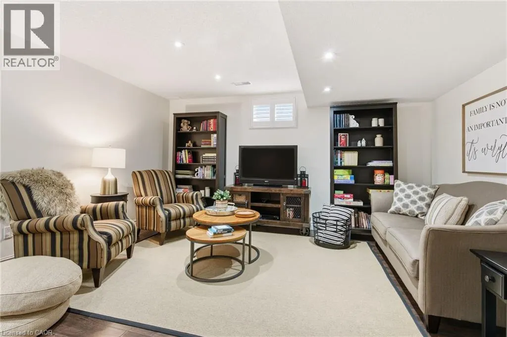 32 HINRICHS Crescent