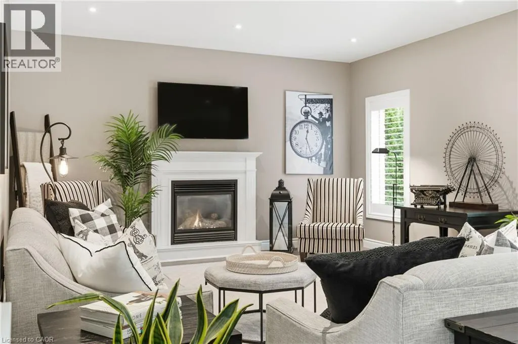 32 HINRICHS Crescent