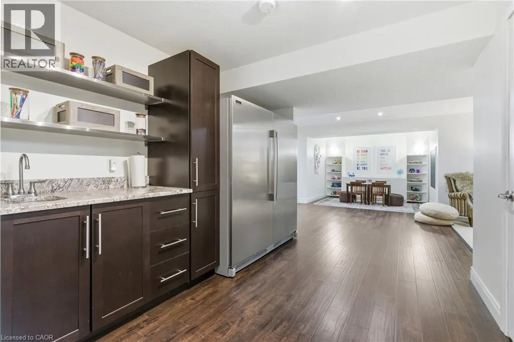 32 HINRICHS Crescent