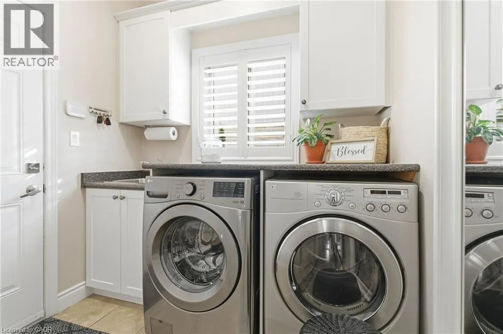 32 HINRICHS Crescent