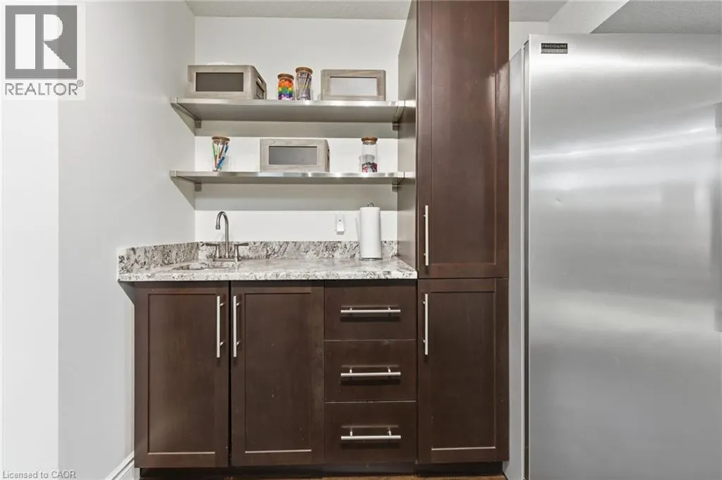 32 HINRICHS Crescent