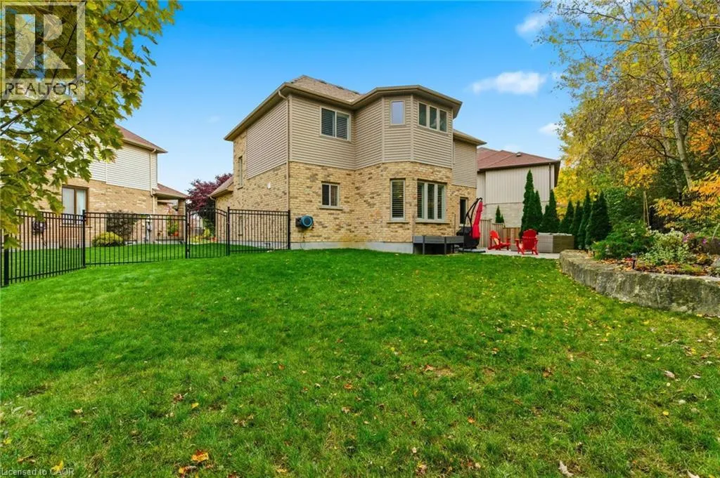 32 HINRICHS Crescent