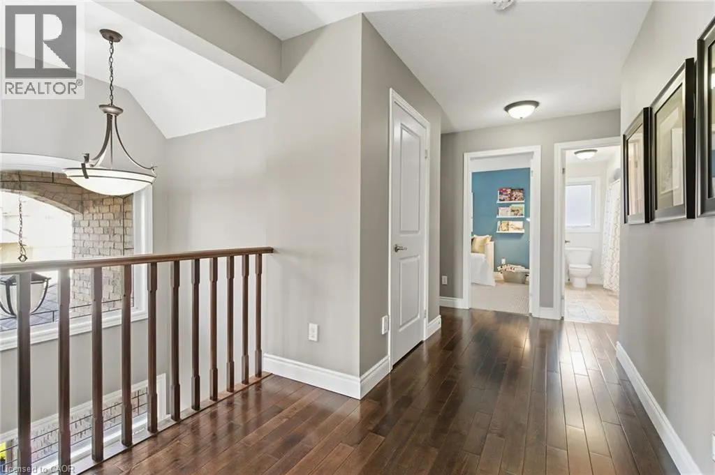 32 HINRICHS Crescent