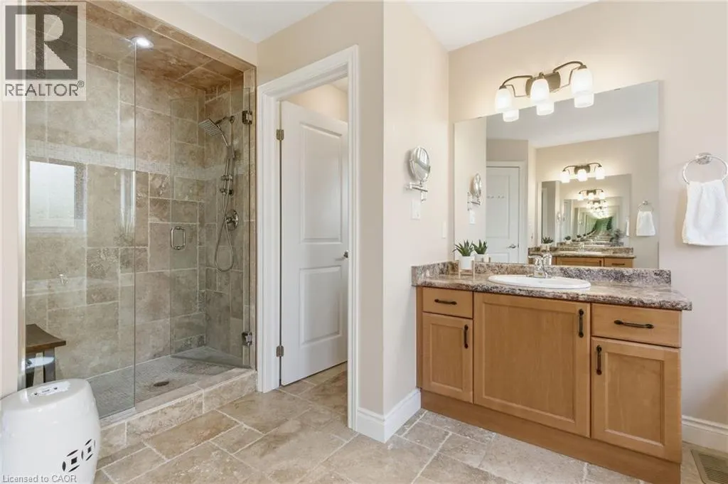 32 HINRICHS Crescent