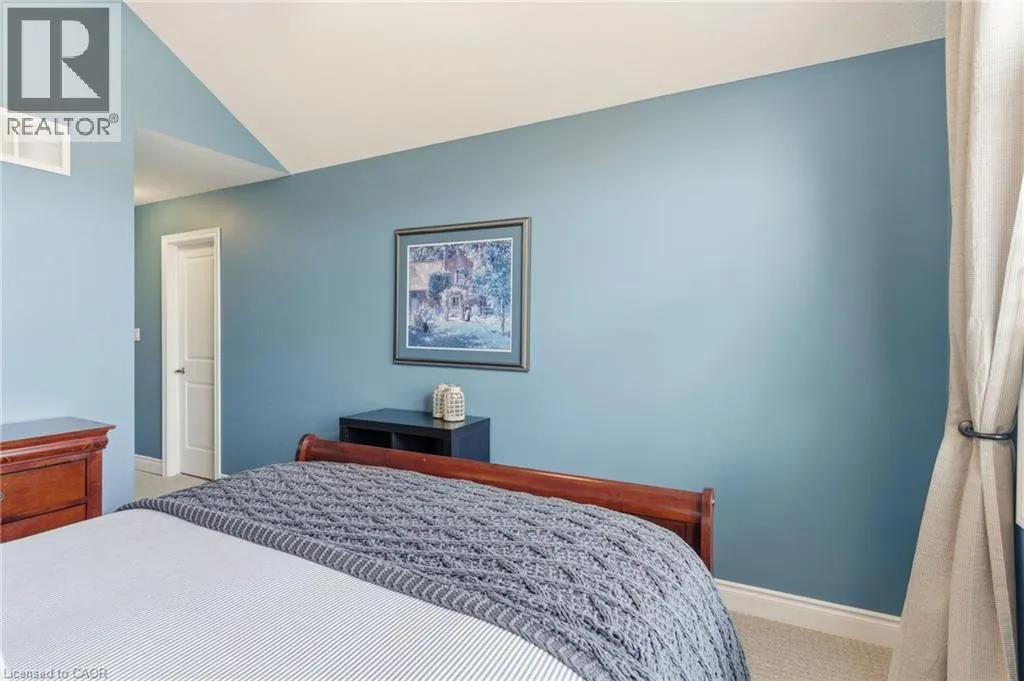 32 HINRICHS Crescent