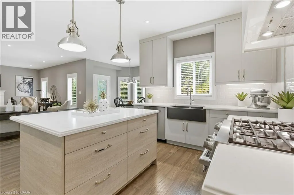 32 HINRICHS Crescent