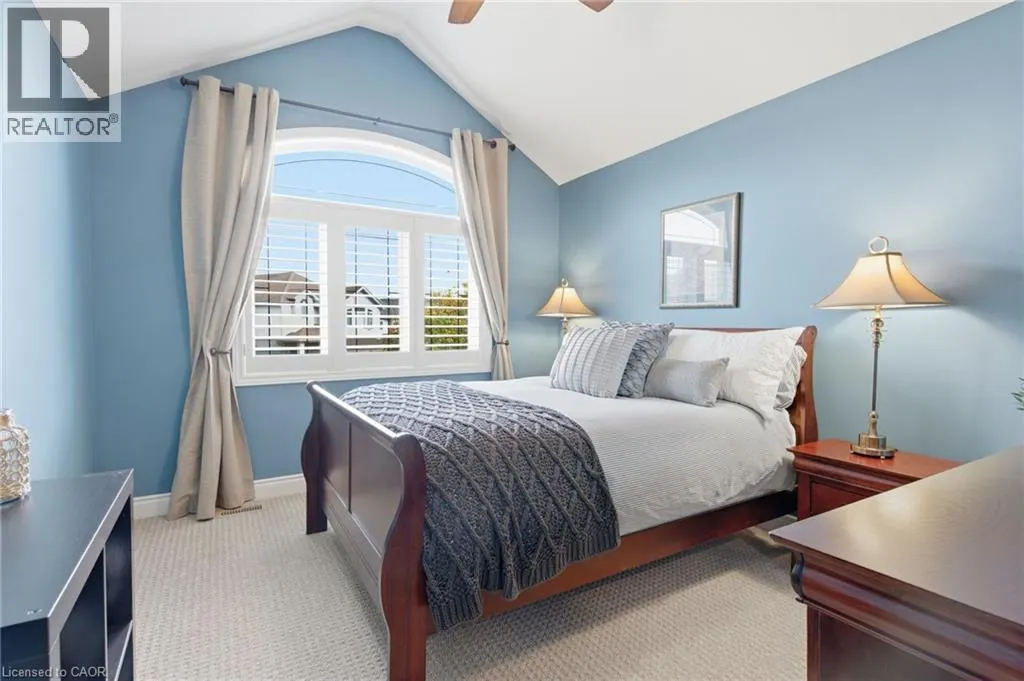 32 HINRICHS Crescent