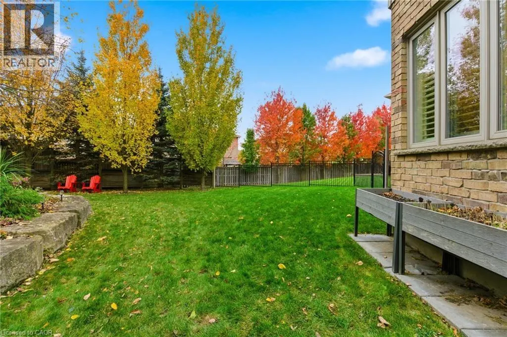 32 HINRICHS Crescent