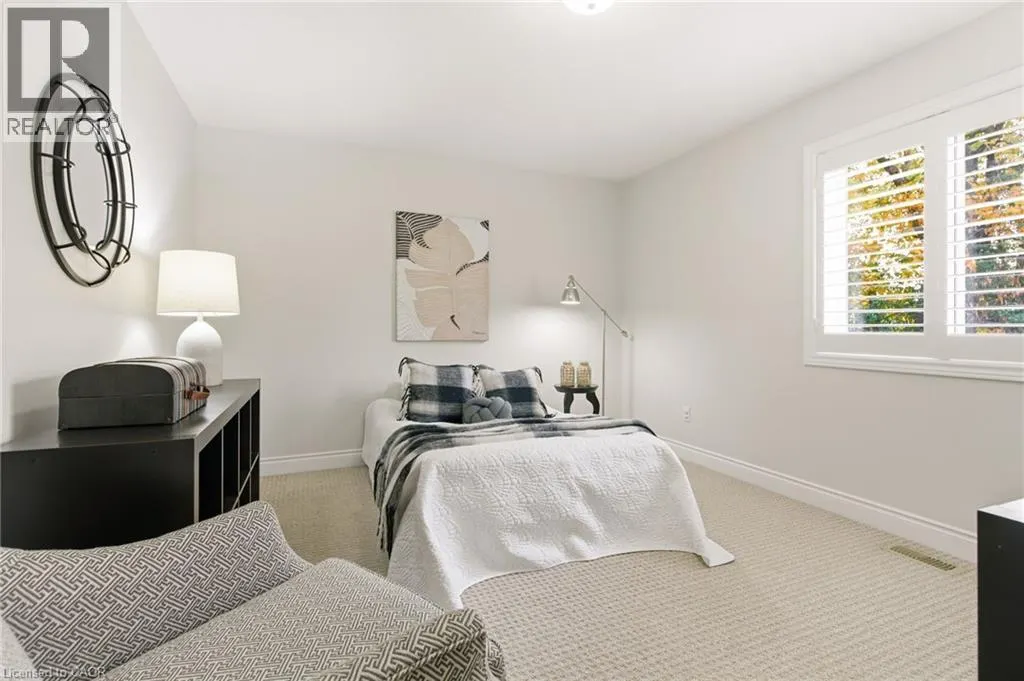 32 HINRICHS Crescent