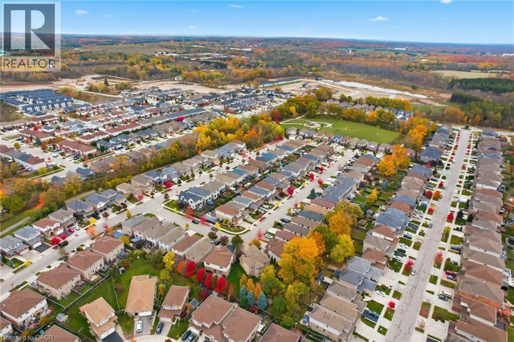 32 HINRICHS Crescent