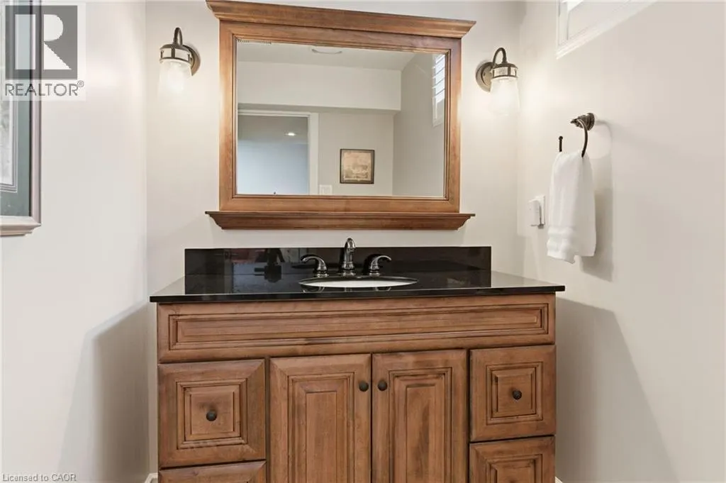 32 HINRICHS Crescent