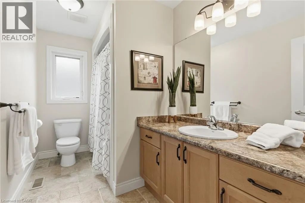 32 HINRICHS Crescent