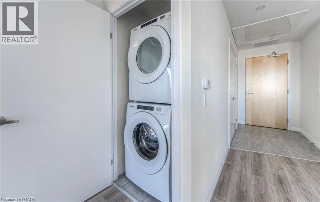 60 CHARLES Street W Unit# 1604, #1604